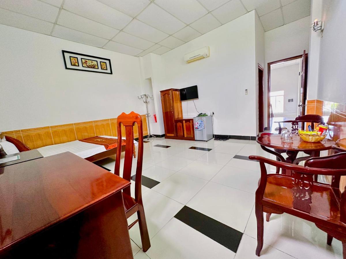 Truc Hoang Ha Hotel Kon Tum Exterior foto