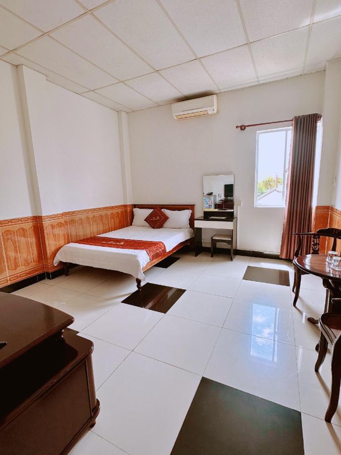 Truc Hoang Ha Hotel Kon Tum Exterior foto