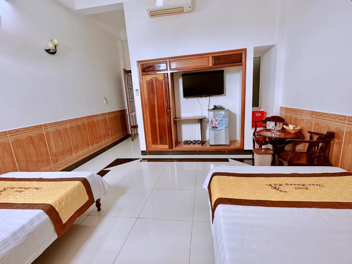 Truc Hoang Ha Hotel Kon Tum Exterior foto