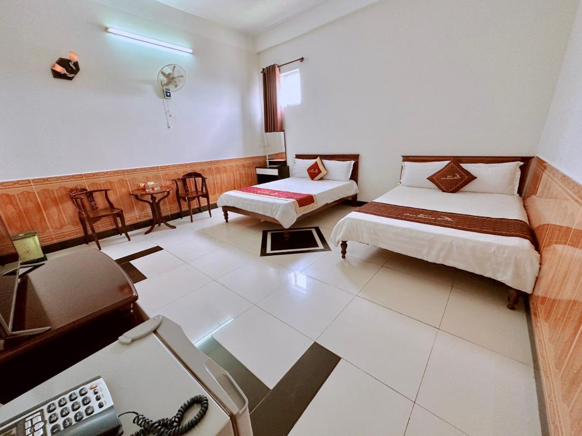 Truc Hoang Ha Hotel Kon Tum Exterior foto