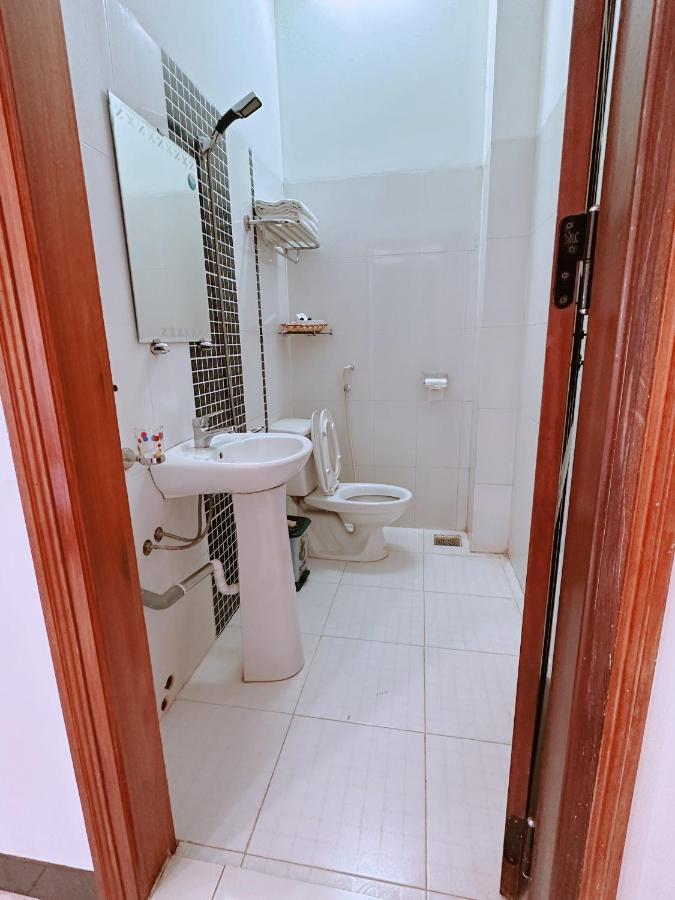 Truc Hoang Ha Hotel Kon Tum Exterior foto