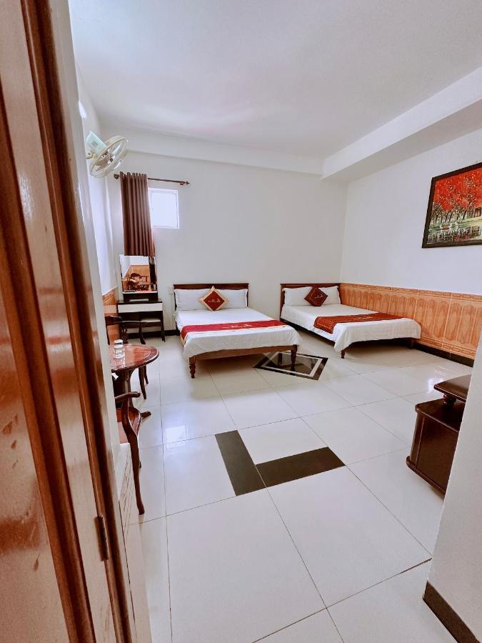 Truc Hoang Ha Hotel Kon Tum Exterior foto