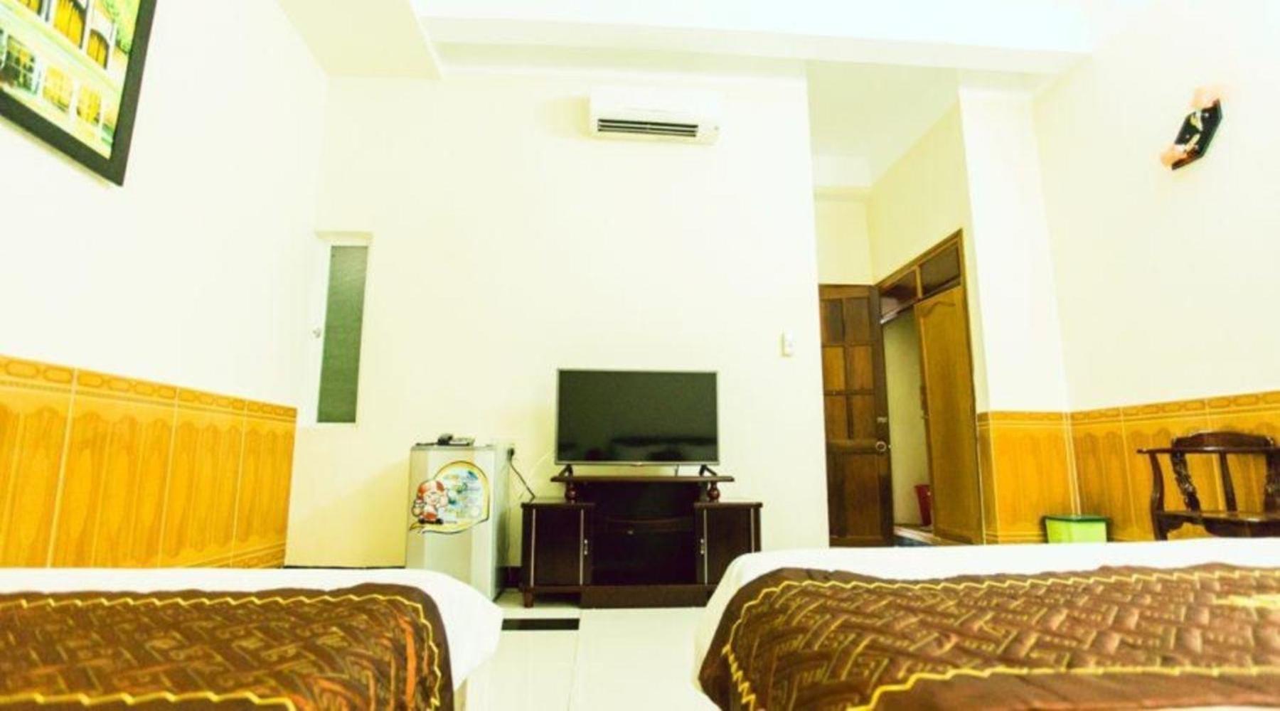 Truc Hoang Ha Hotel Kon Tum Exterior foto