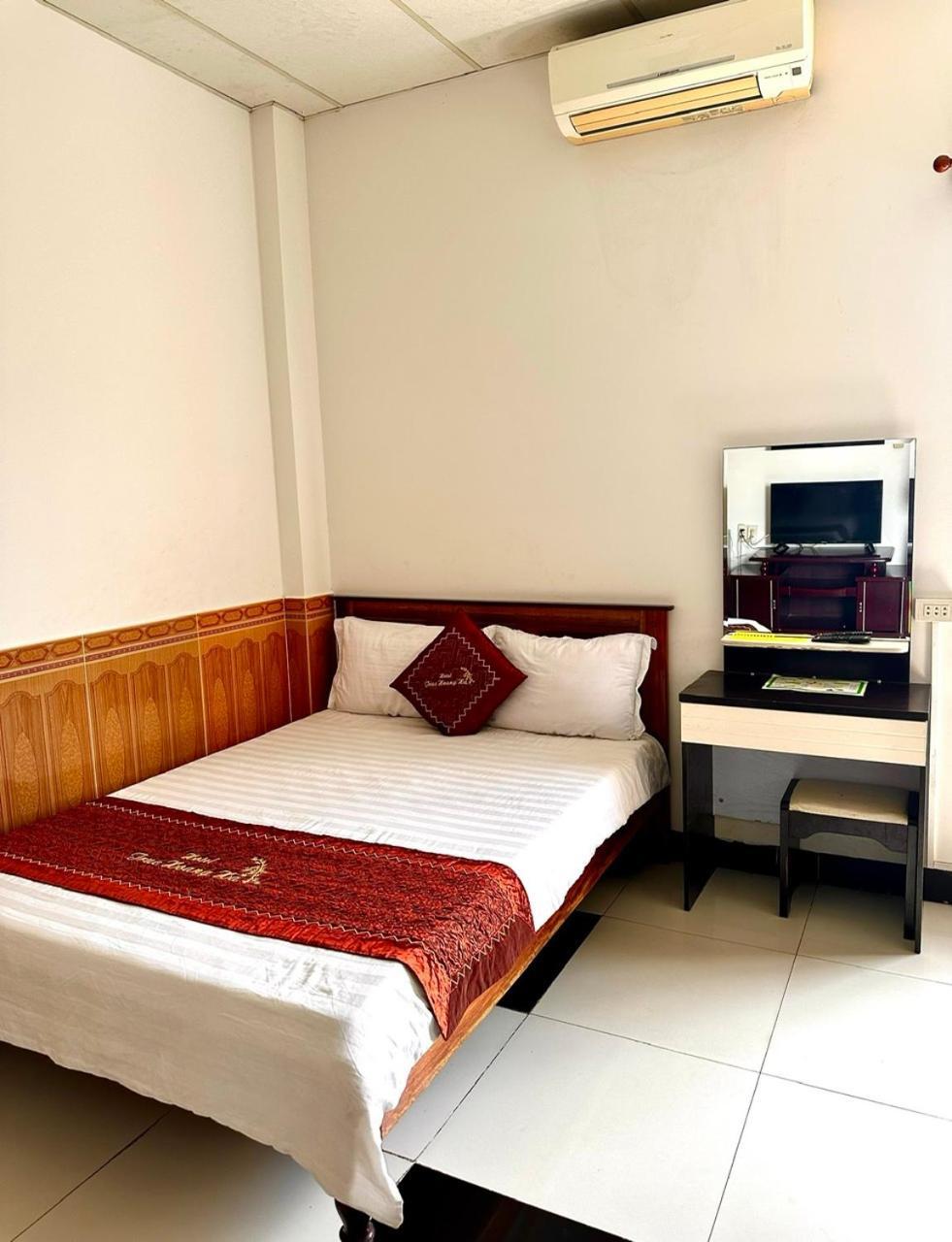 Truc Hoang Ha Hotel Kon Tum Exterior foto